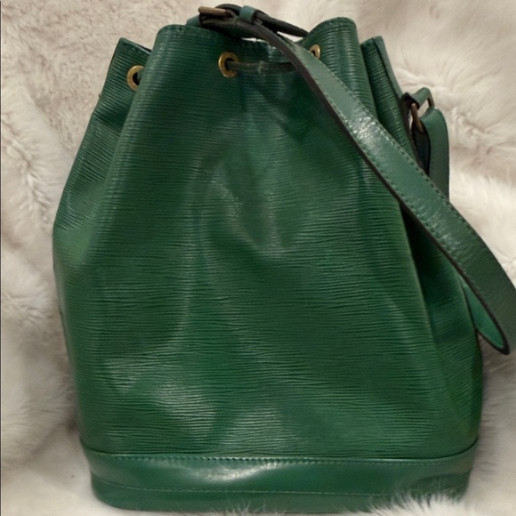 Louis Vuitton, green leather, Eppy, large bucket bag - Picture 3 of 14